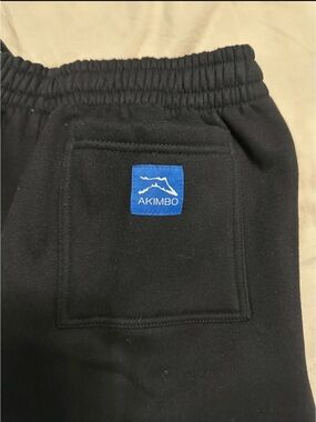 Akimbo Men's Black Sweatpants with Back Patch Pocket